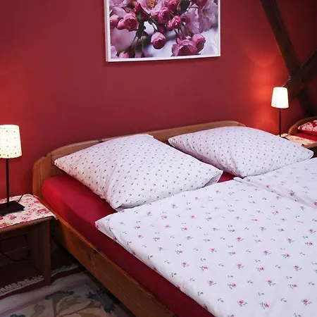 Ferienwohnungen-am-schloss-wohnung-1-das-pferd *