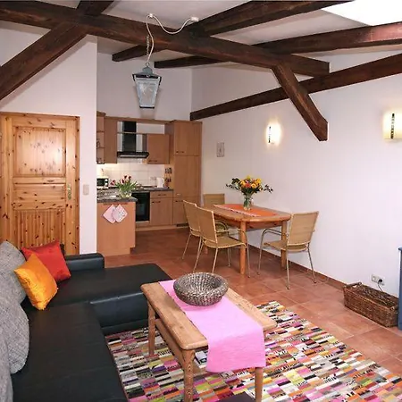 Ferienwohnungen-am-schloss-wohnung-1-das-pferd