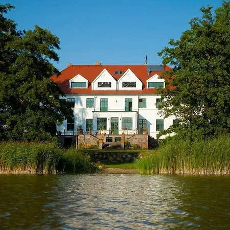 Apartmán Ferienwohnungen-am-schloss-wohnung-1-das-pferd Behren-Lubchin