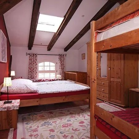 Ferienwohnungen-am-schloss-wohnung-1-das-pferd Behren-Lubchin
